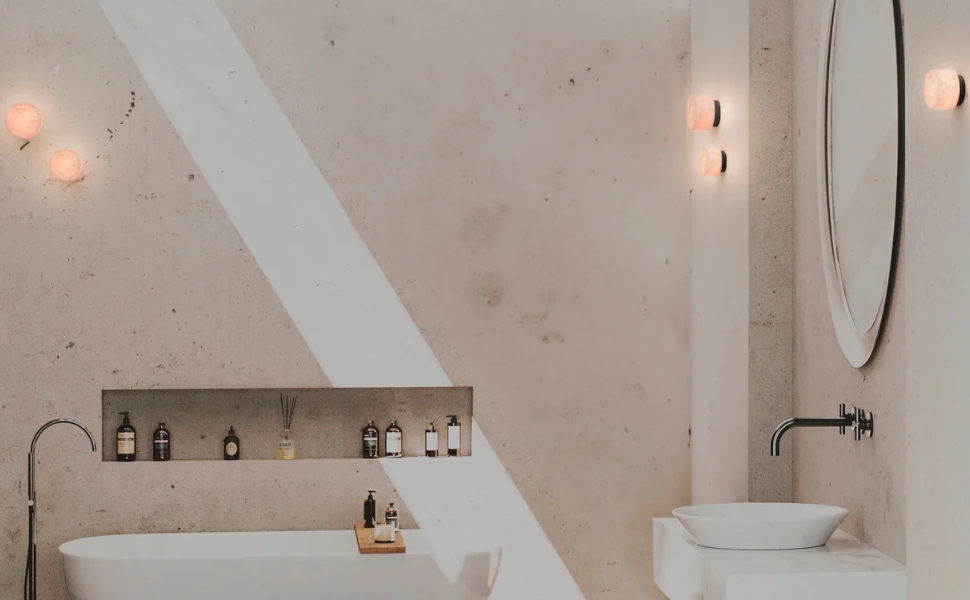 Jak oświetlić małą łazienkę?