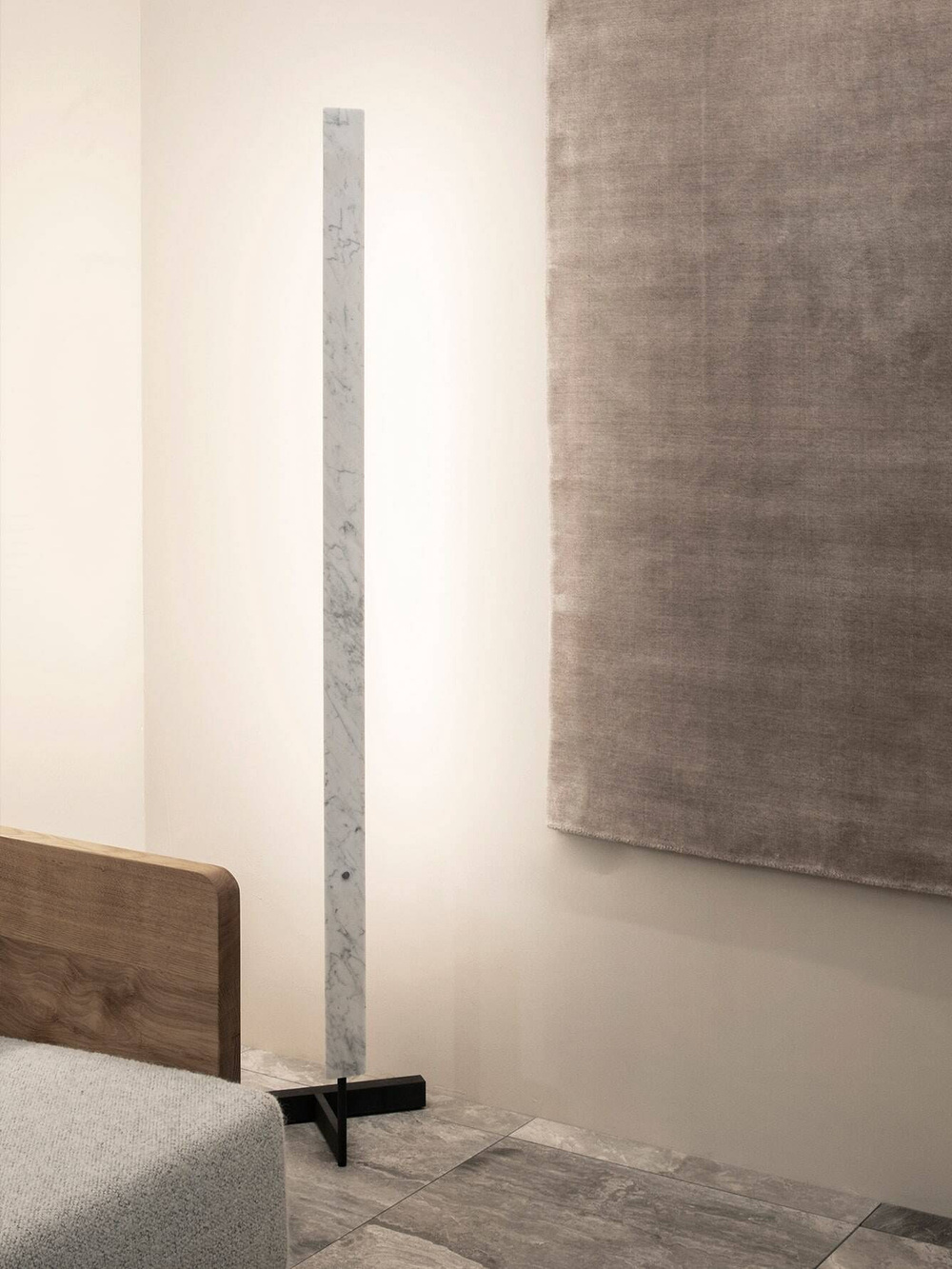 Anour :: F-Model floor lamp, height 164 cm, marble