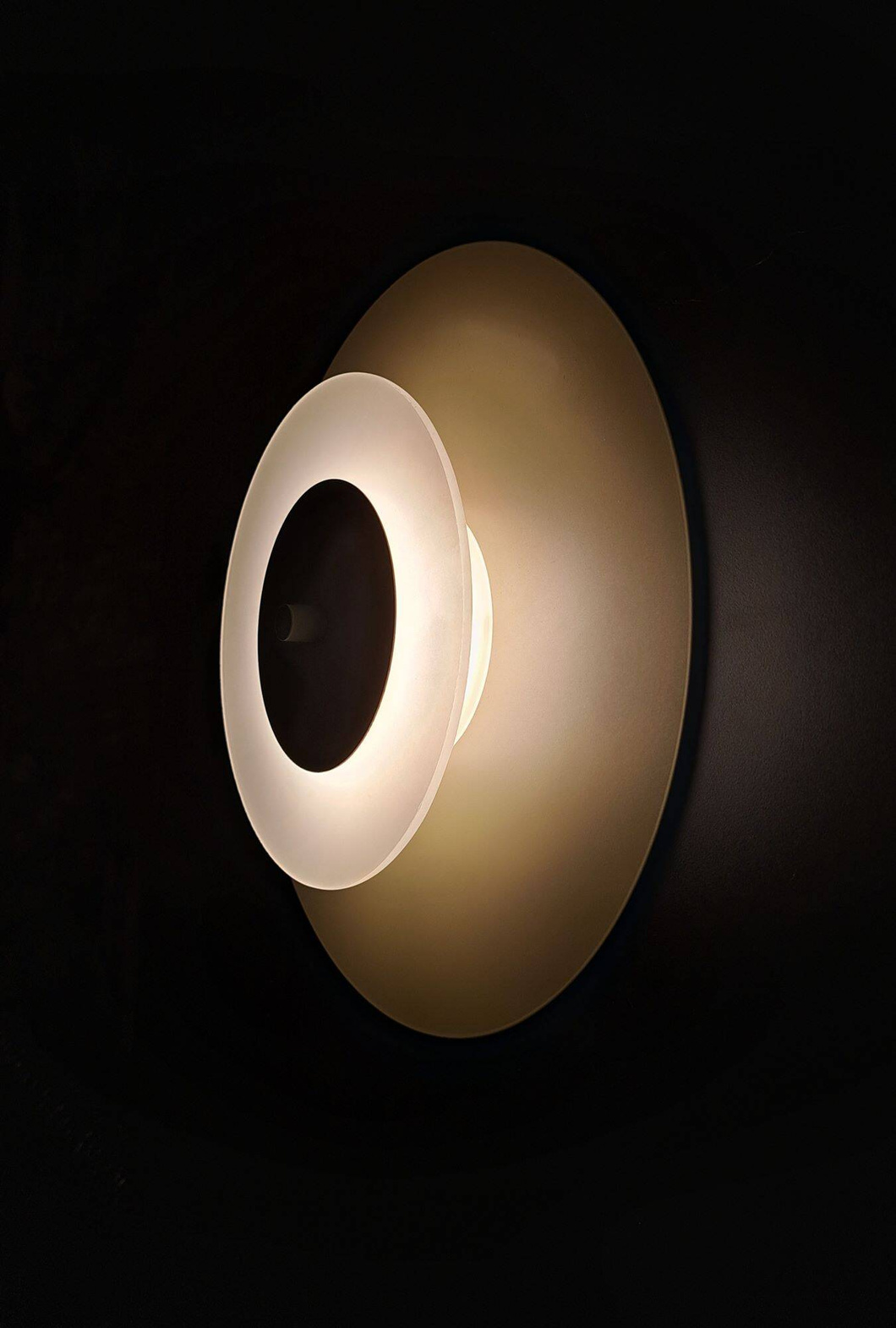 LOFTLIGHT :: Aeroplan wall lamp / sconce, diameter 32 cm, color Anode Effect Champagne