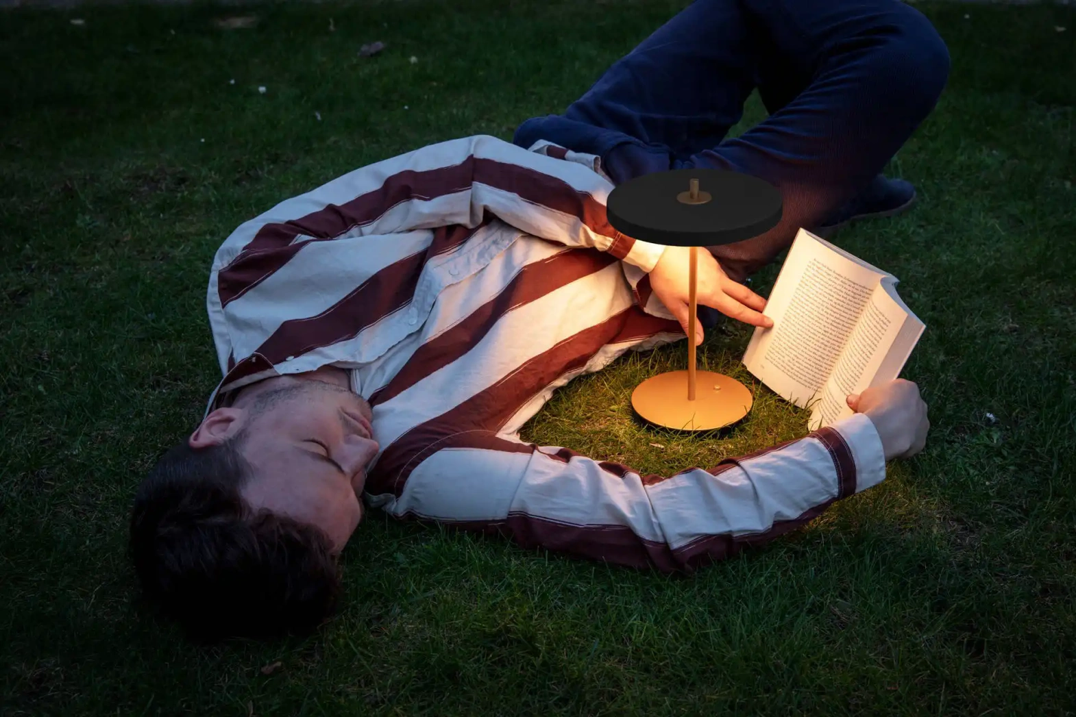 Umage :: Lampa stołowa bezprzewodowa Asteria Move zielona wys. 30.6 cm