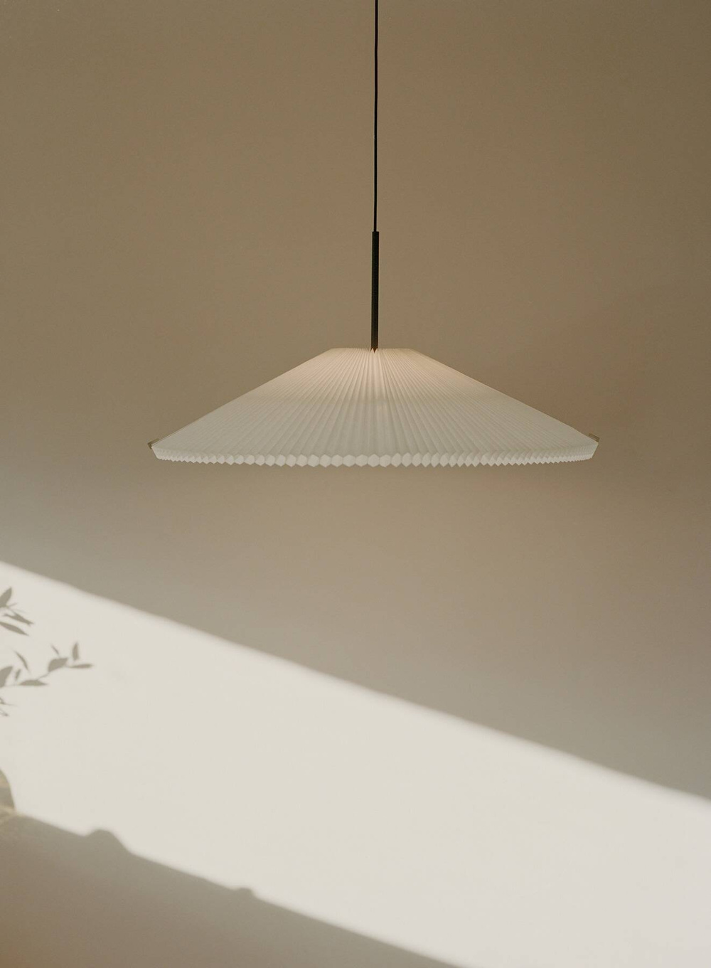 New Works :: Nebra Shape-Changing Pendant Lamp, Diameter 40-75 cm, White