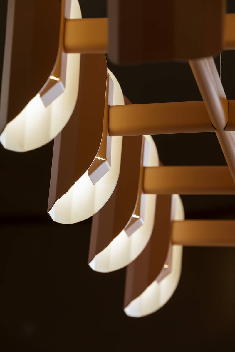 Kaspa :: Lampa wisząca wieloramienna Apolin szer. 120 cm różowa