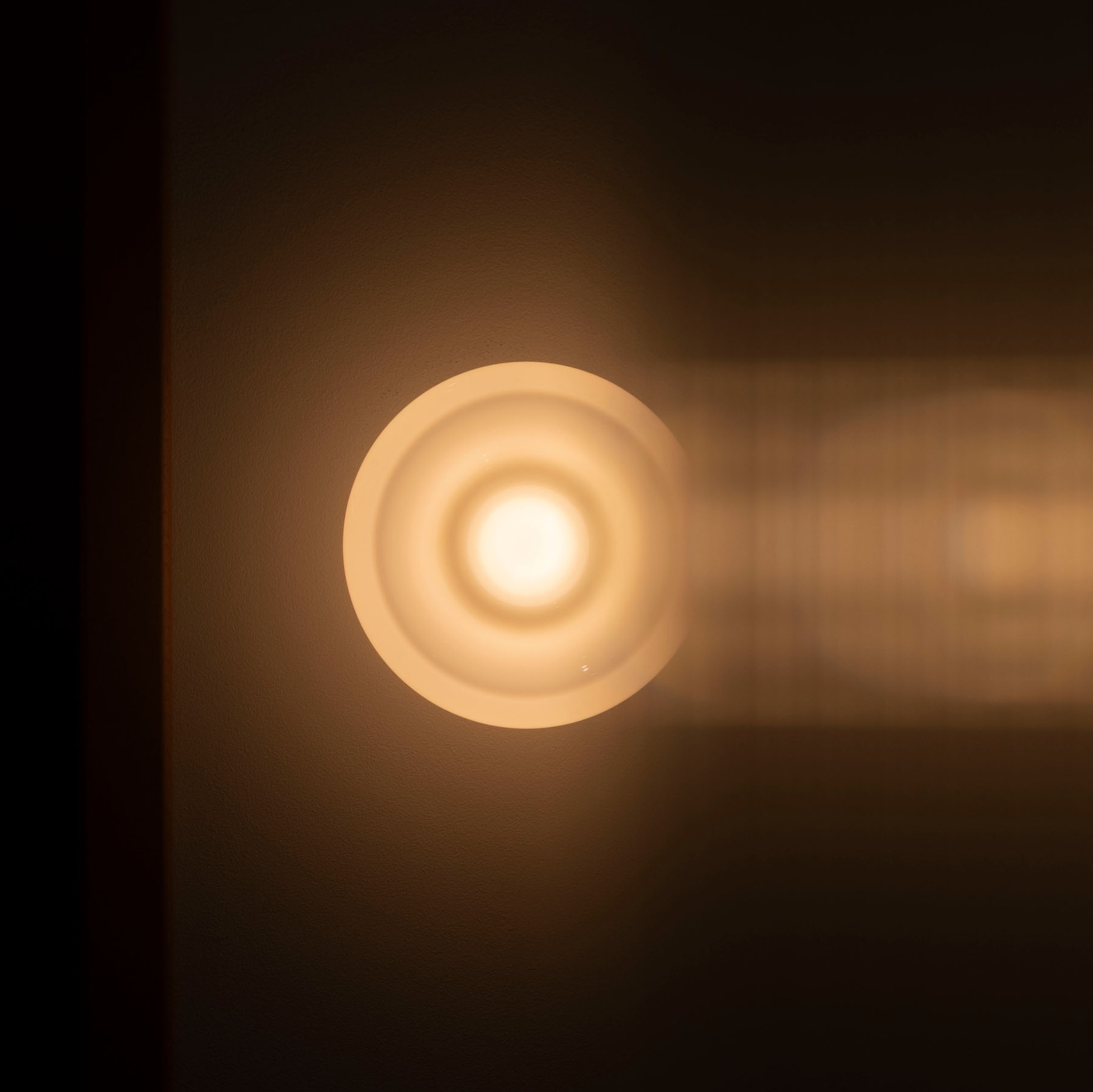 Embassy Interiors :: Lampa ścienna / sufitowa Atlantic śr. 16 cm szkło opalowe