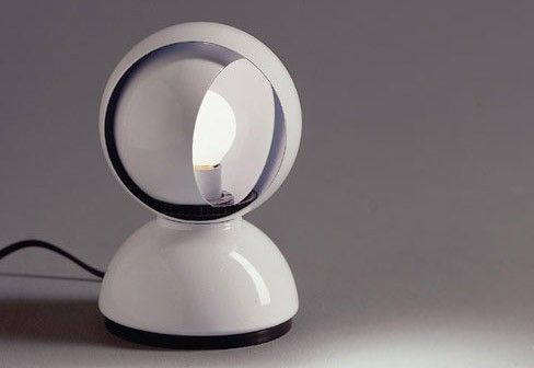 Artemide :: Tischlampe aus Metall Eclisse Höhe 18 cm weiß