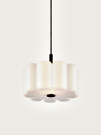 Aromas :: Hängeleuchte Flow, Durchmesser 20 cm, schwarz/milchiger Schirm