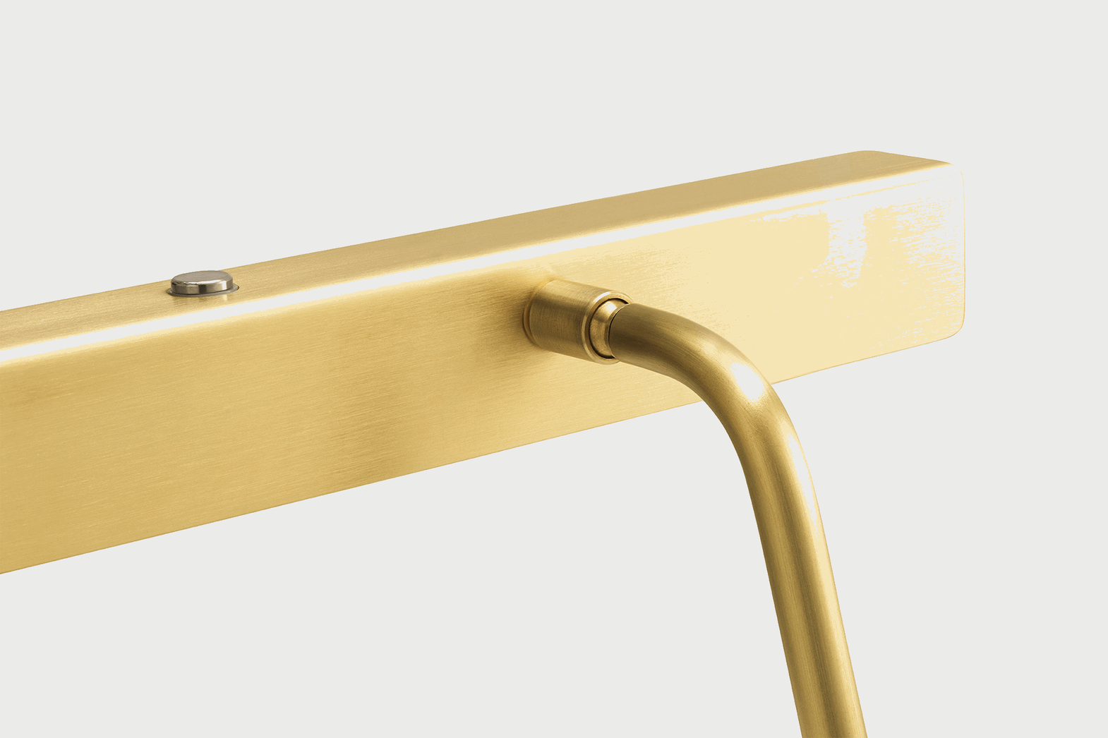 Anour :: T-Modell Schreibtischlampe, Höhe 30 cm, Messing gebürstet