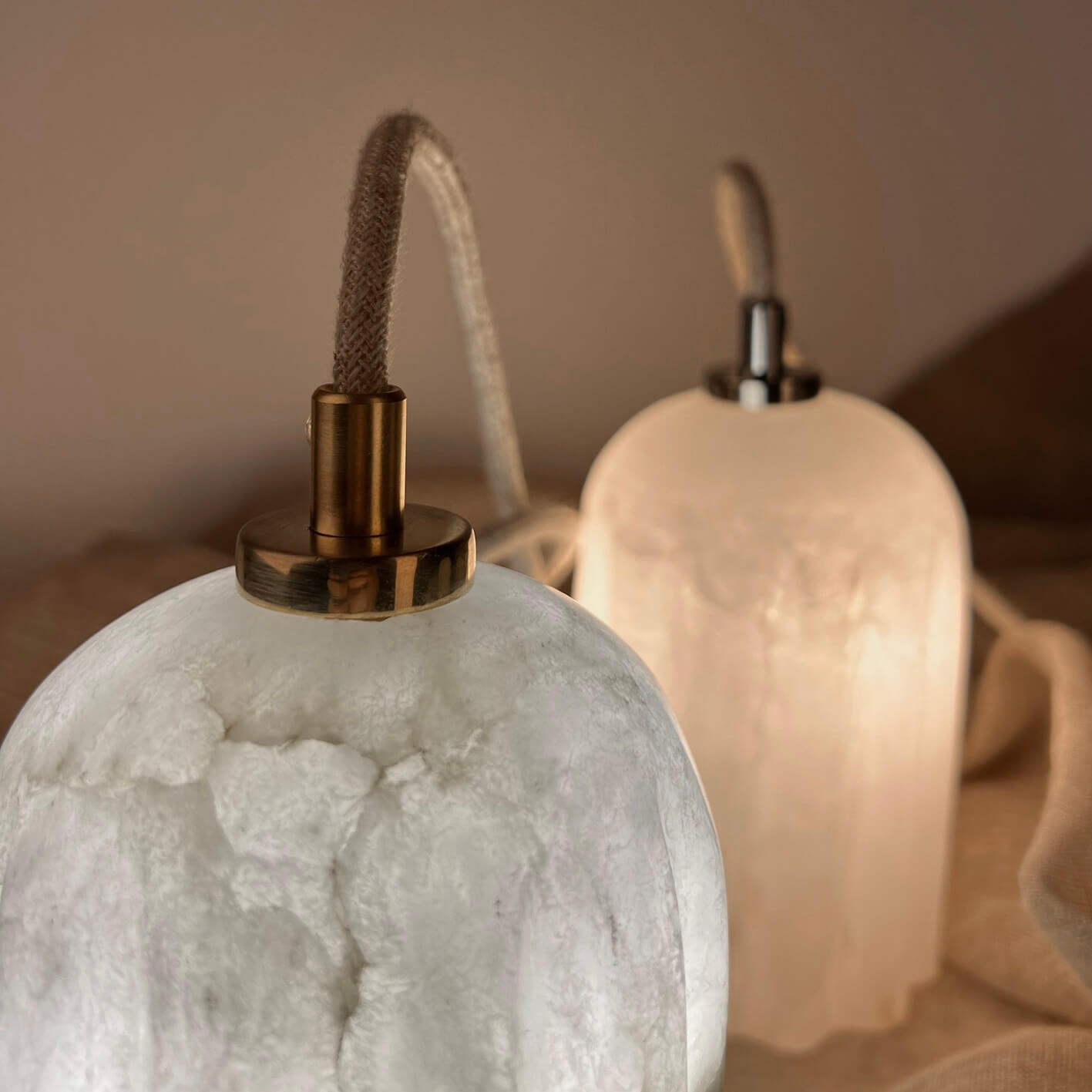 Embassy Interiors :: Urania Alabaster Quadruple Constellation Pendelleuchte/Kronleuchter