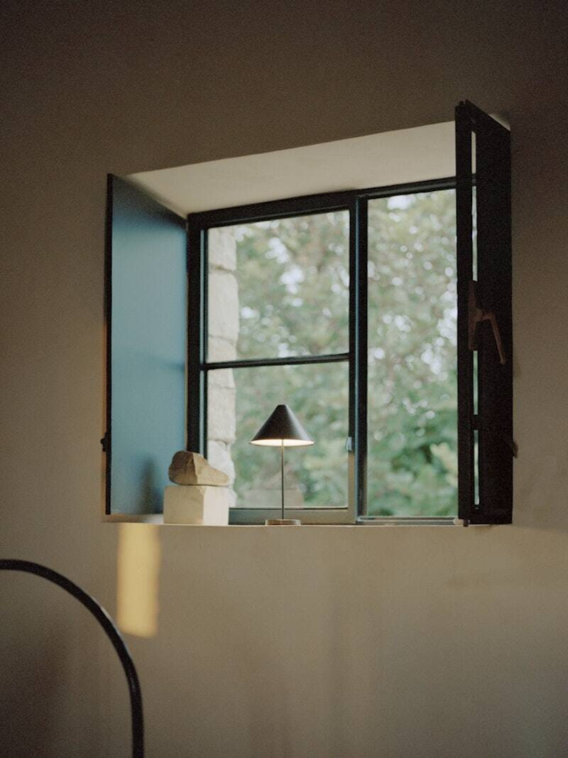 New Works: Brolly Tischleuchte, tragbar, schwarz, Höhe 30 cm