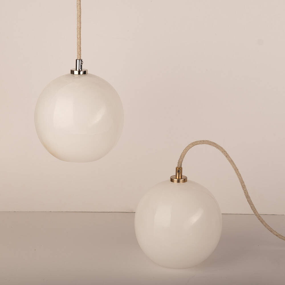 Embassy Interiors :: Selene pendant lamp, diameter 16 cm, alabaster, brass finish