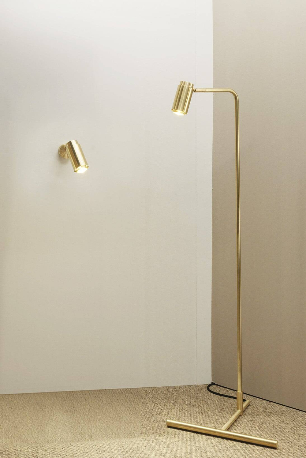 Anour :: Donya Pivot Wandleuchte / Wandleuchte Durchmesser 6 cm Messing poliert