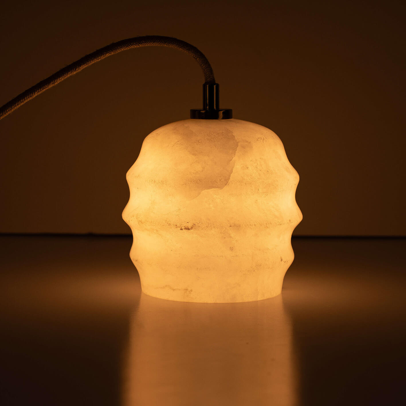 Embassy Interiors :: Kalliope Alabaster Messing Triadic Constellation Pendelleuchte/Kronleuchter