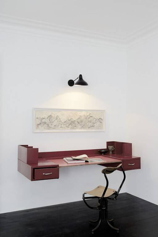 DCW:: Mantis BS5 black wall lamp, depth 45 cm