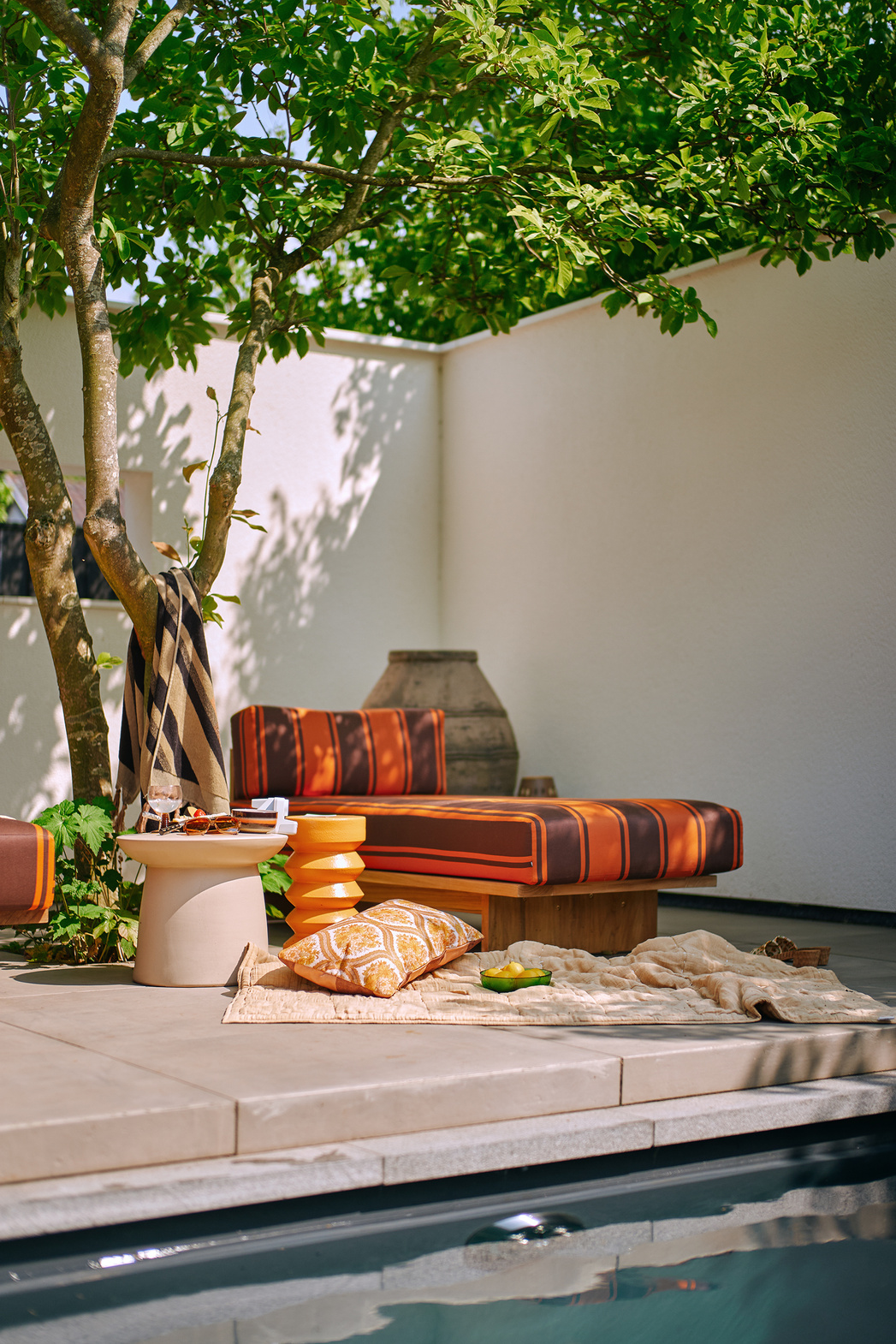 HKLiving :: Couchtisch aus orangefarbenem Steingut, Höhe 41 cm