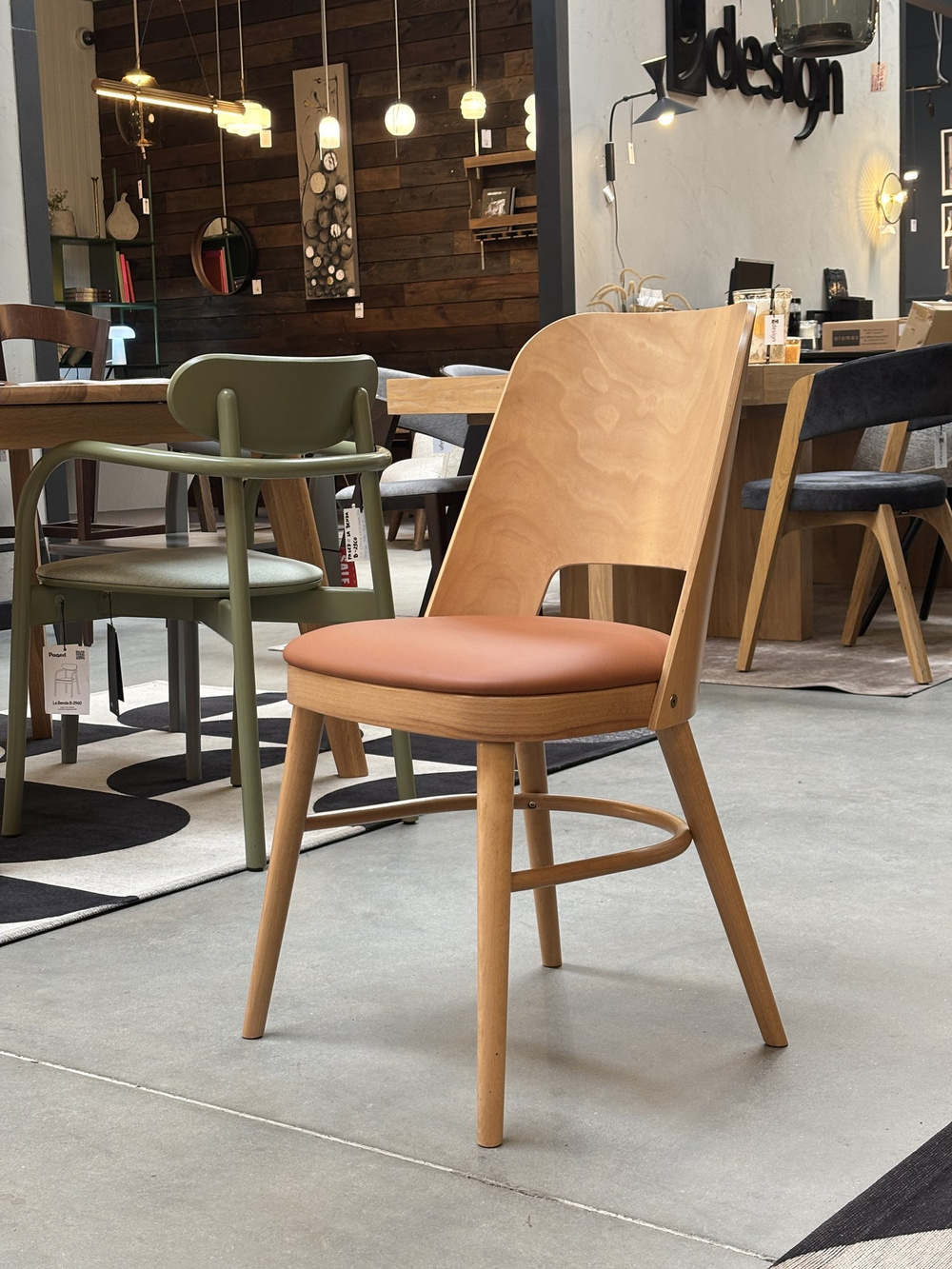 Paged :: Shell Chair A-0045, width 46 cm, beech upholstered seat