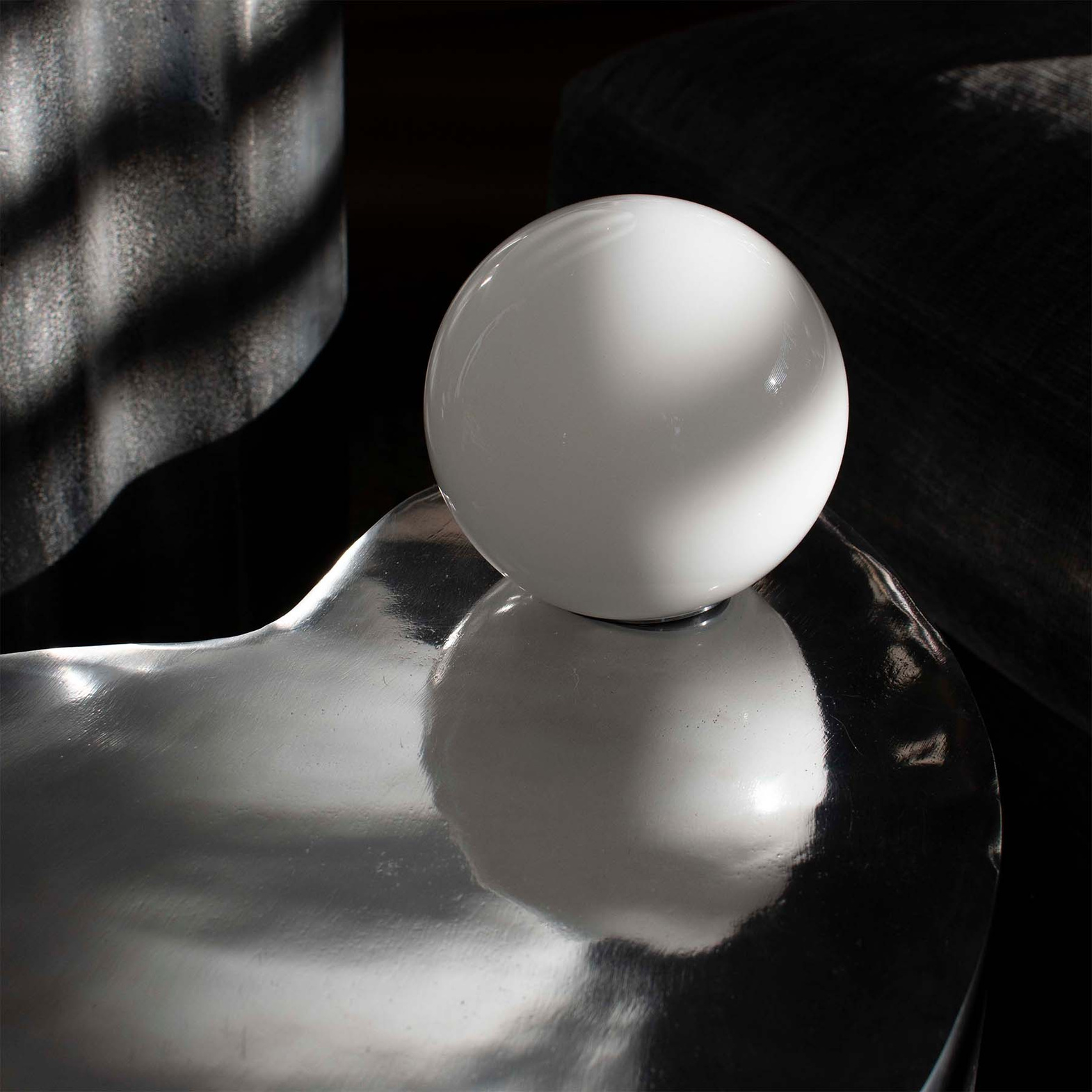 Embassy Interiors :: Aluminum table with a spherical lamp / artistic light object, height 38 cm
