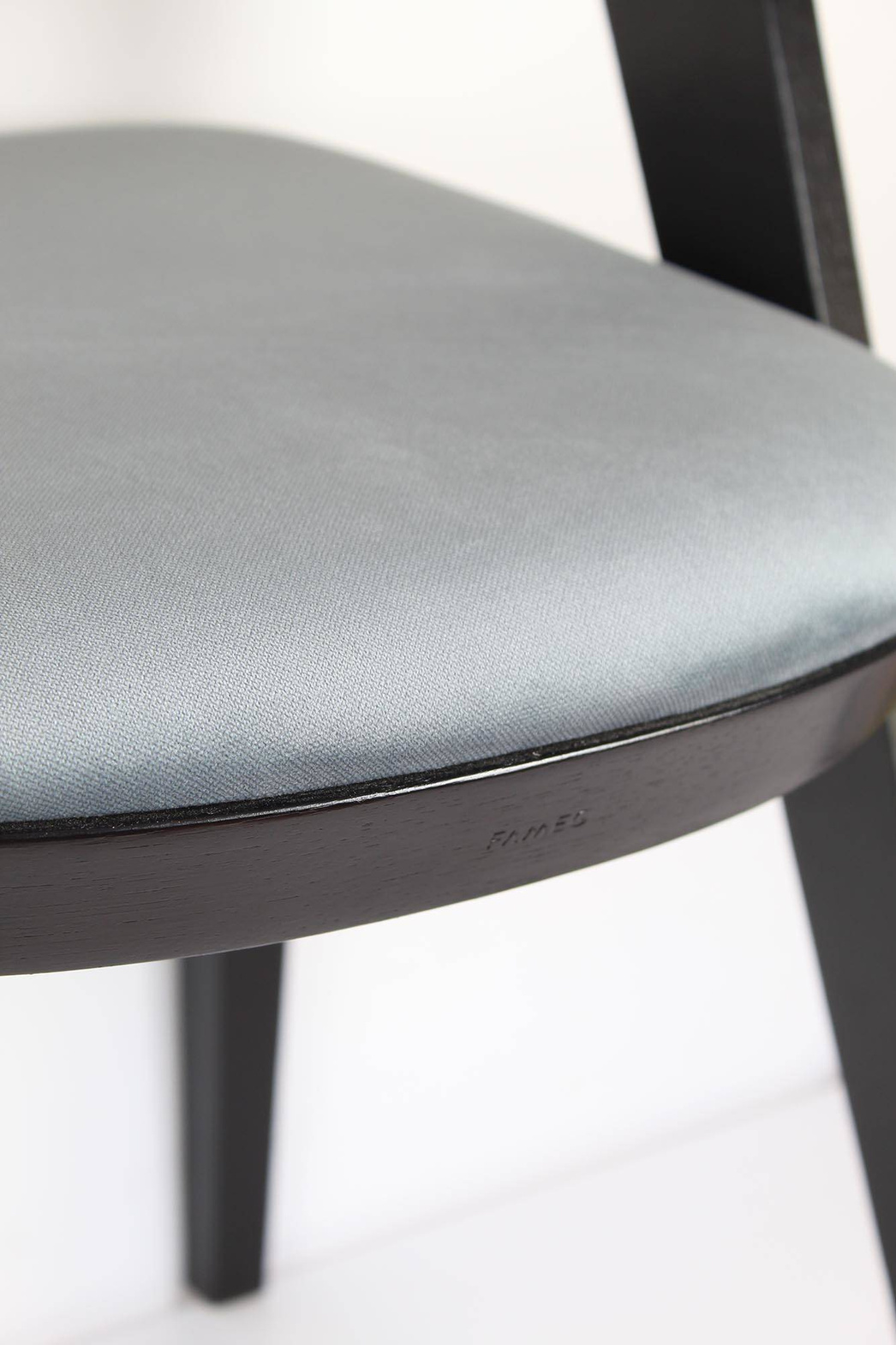 Fameg :: Fotel tapicerowany Cosy czarny dąb 