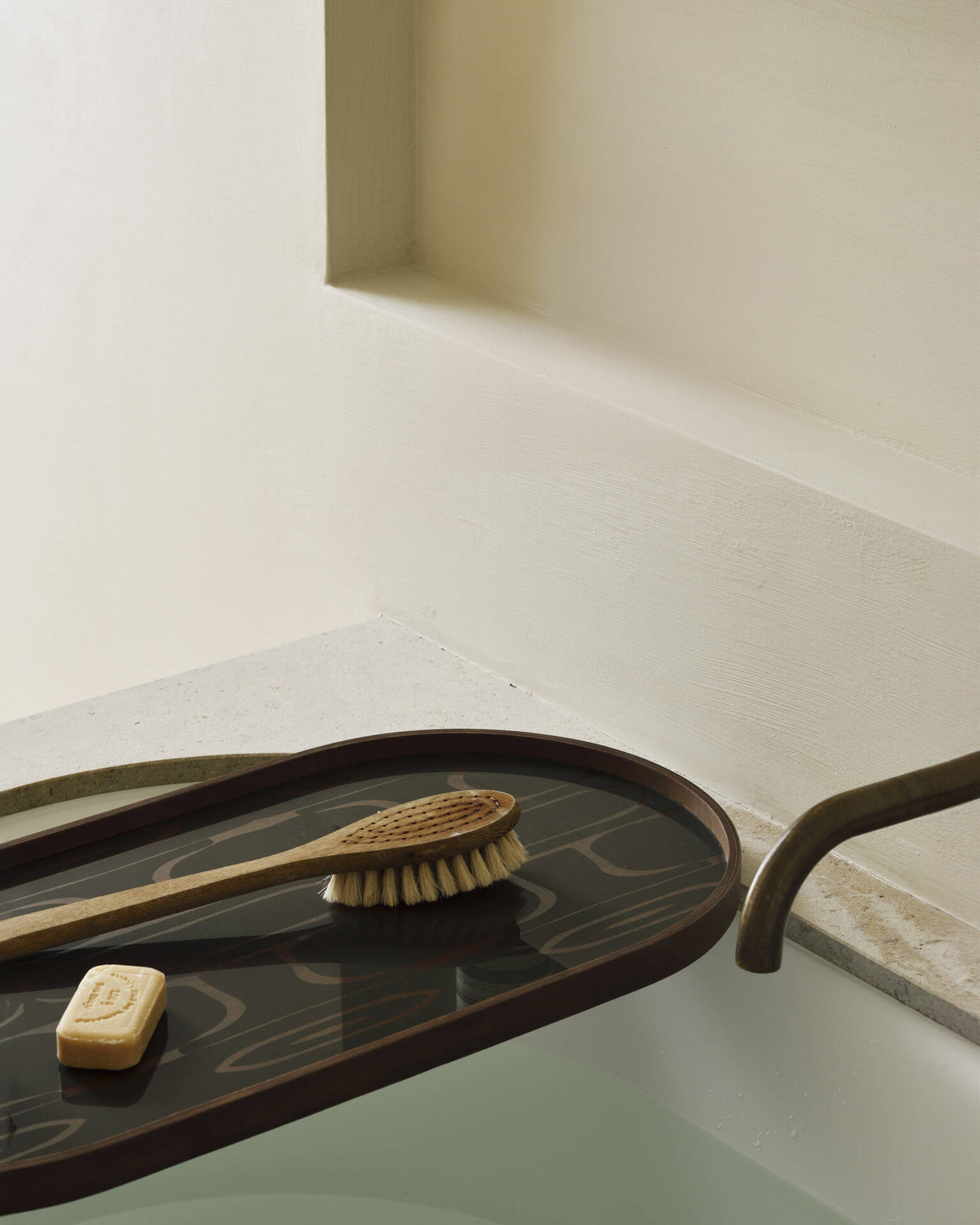 Ethnicraft :: Second Nature decorative tray, oval, width 71 cm, size M, dark green