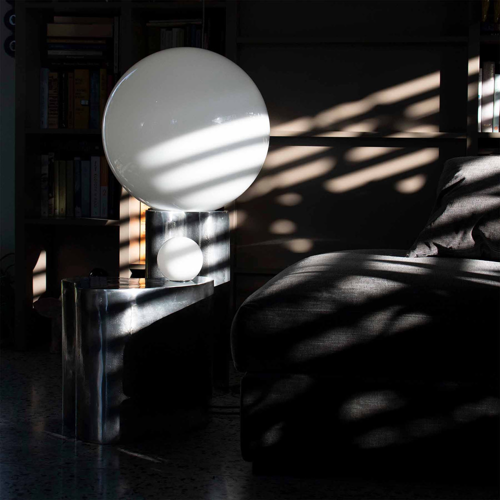 Embassy Interiors :: Futuristische EMB01 Stehleuchte / Skulpturales Lichtobjekt