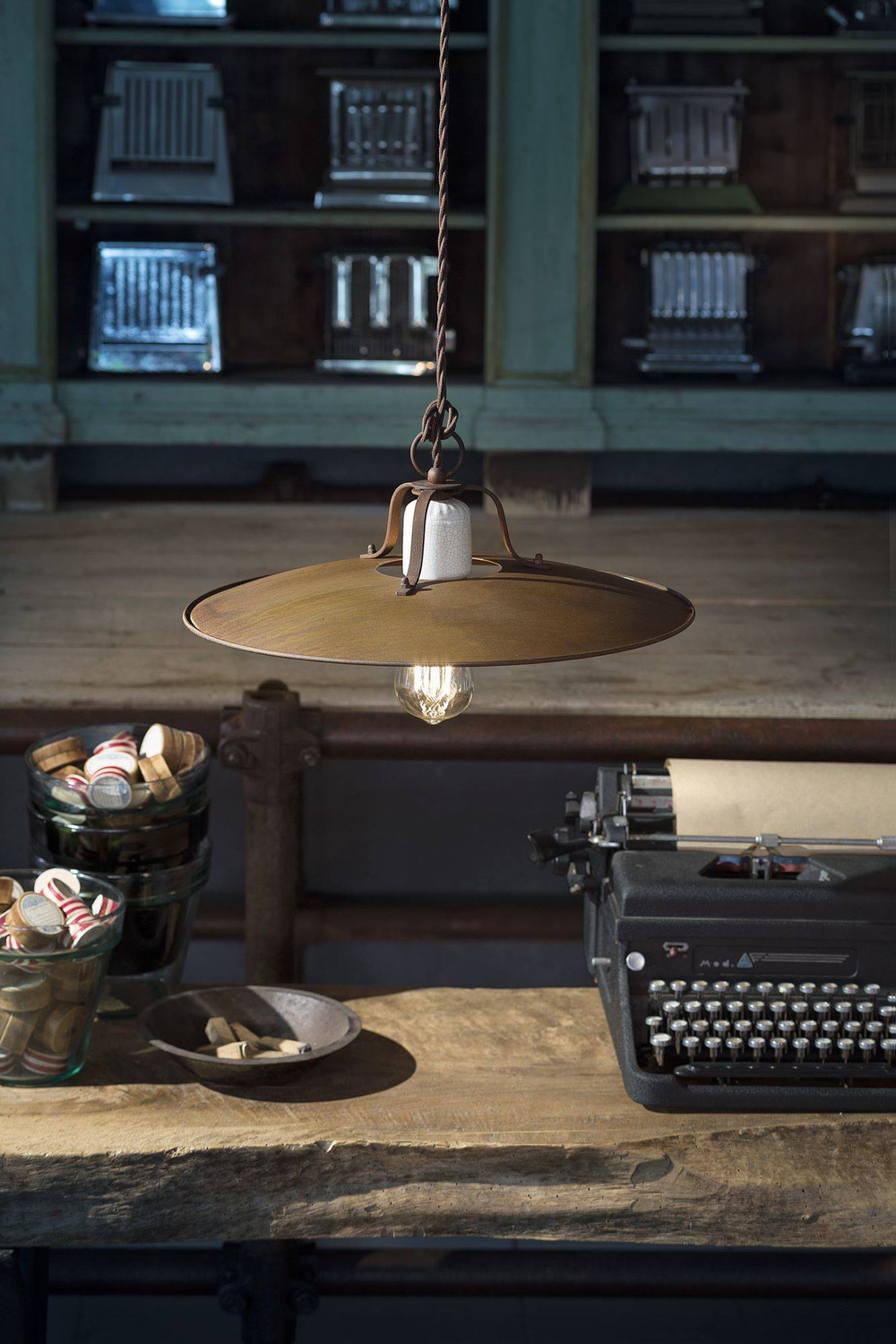 Ferroluce :: B&W white pendant lamp, diameter 31 cm