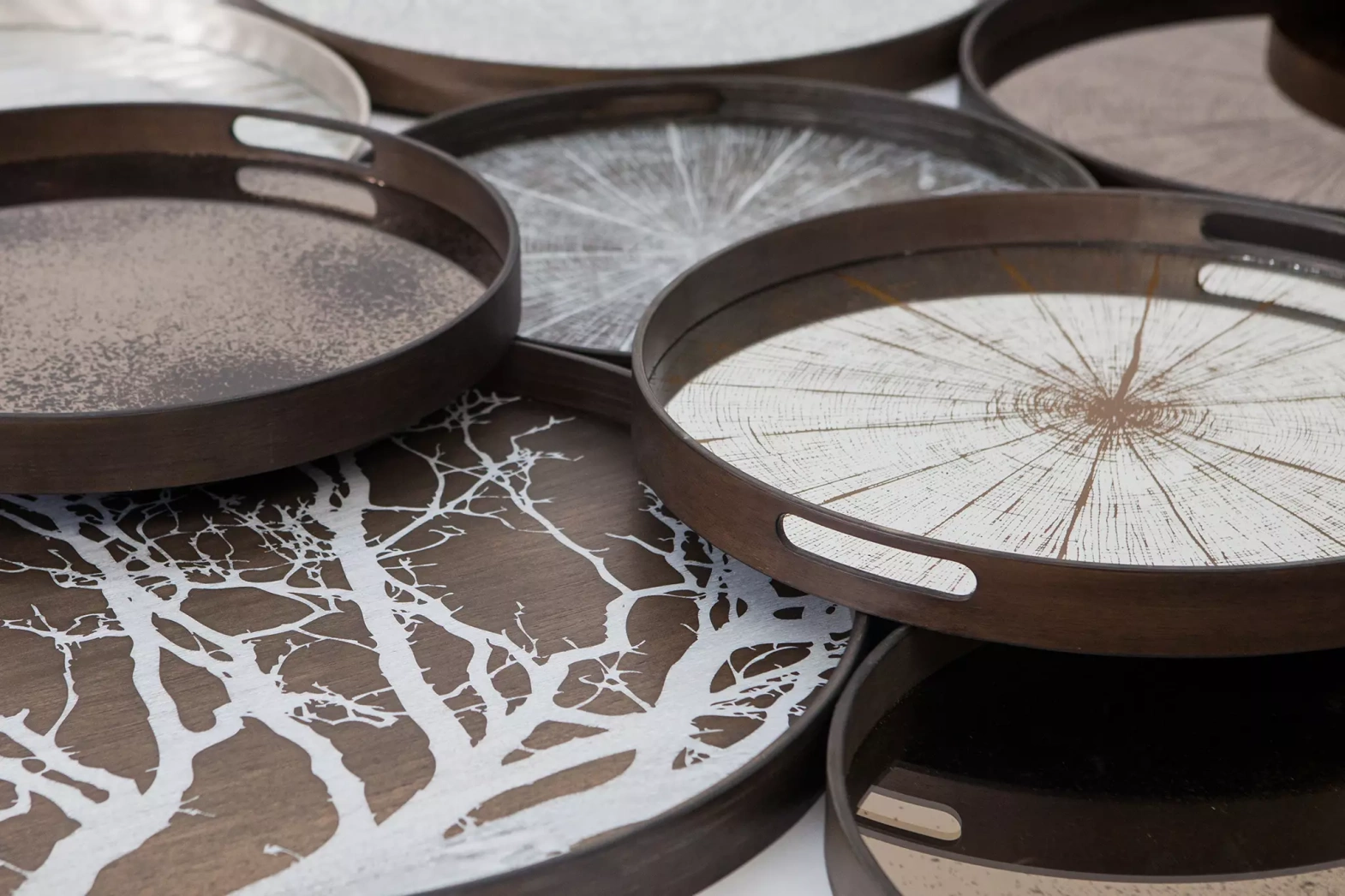 Ethnicraft :: Tablett aus Holz Raspberry Composition Größe L braun