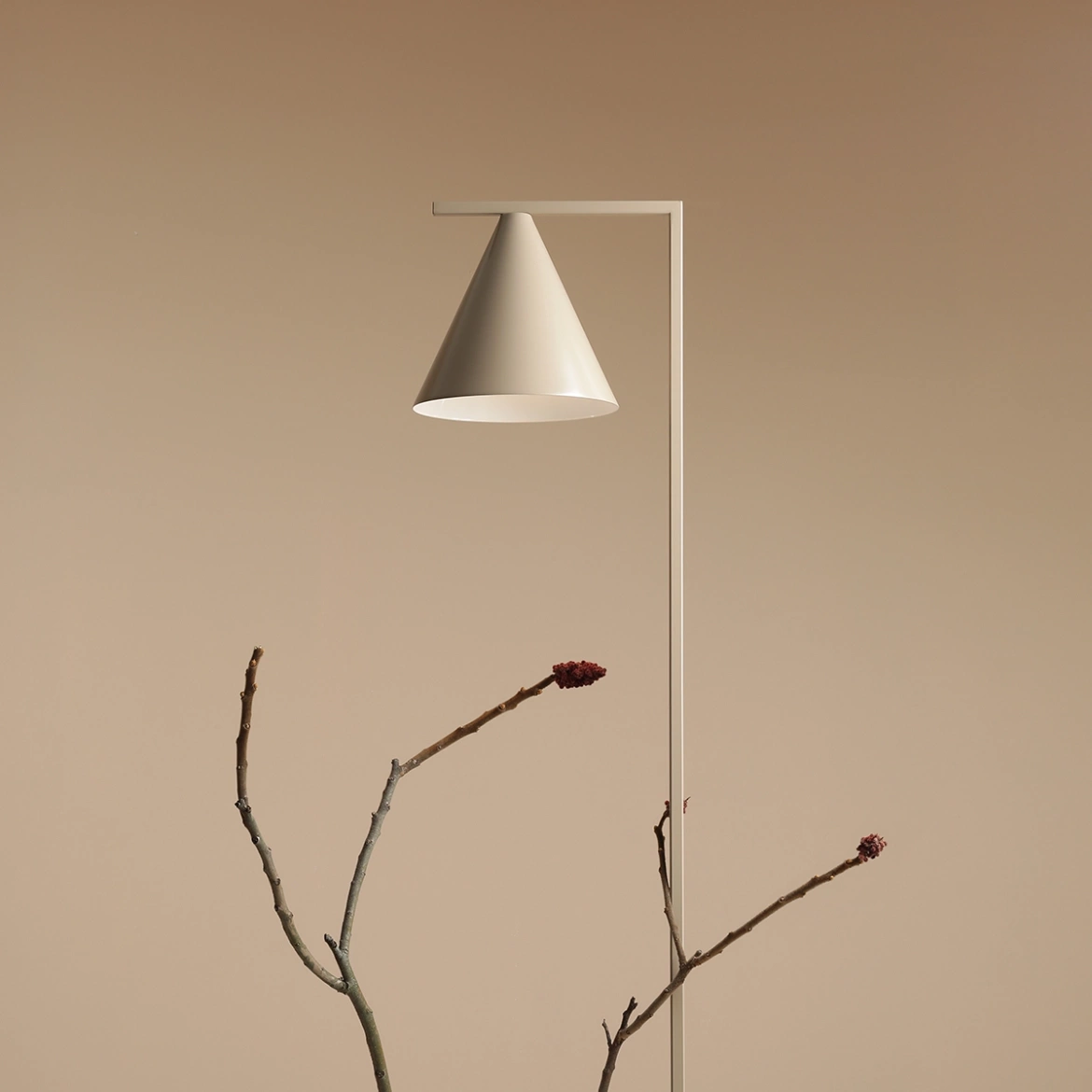 Artera :: Lampa podłogowa Form wys. 164 cm beżowa