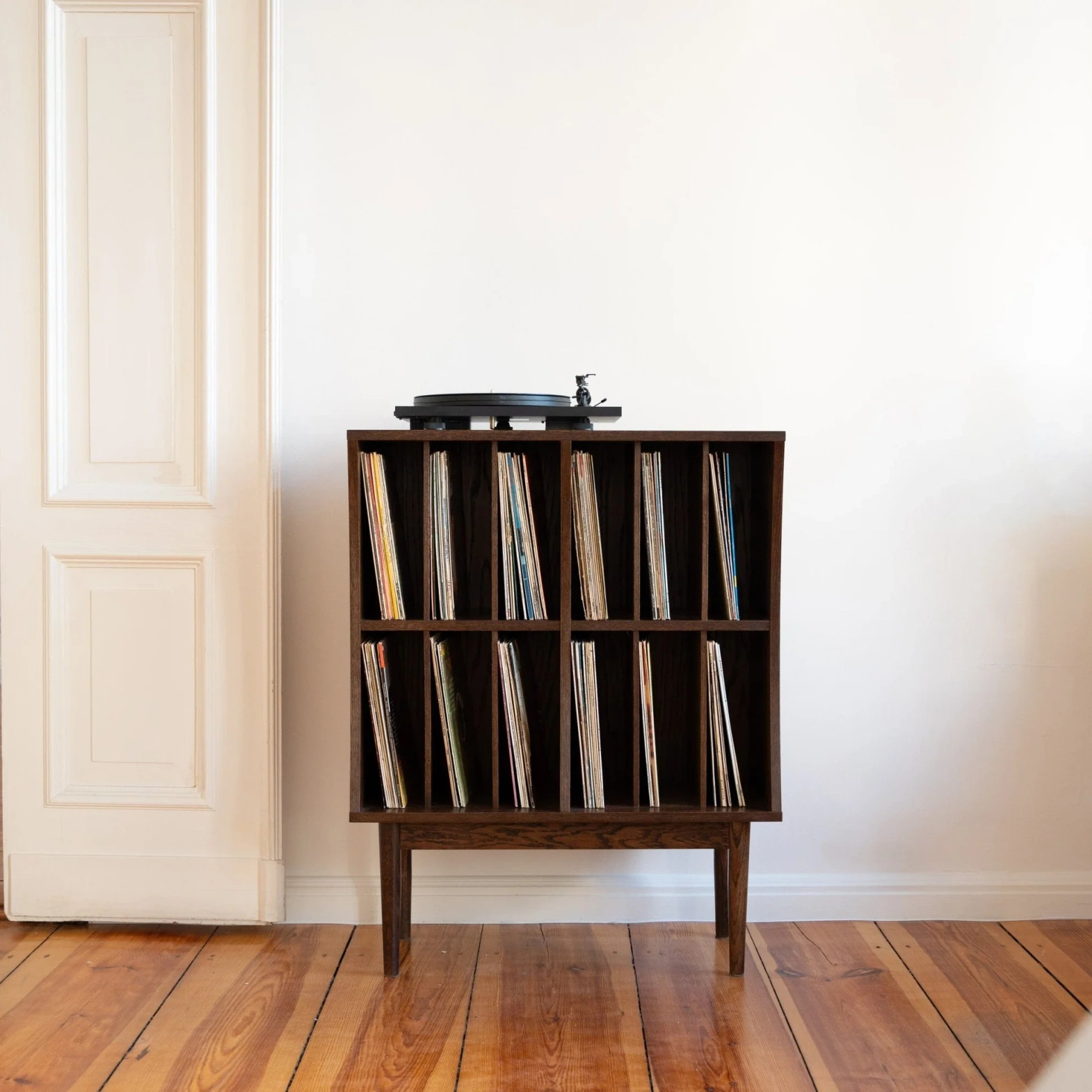 Pastform Furniture :: Drewniana komoda Lorn Vinyl rozmiar i kolor do wyboru