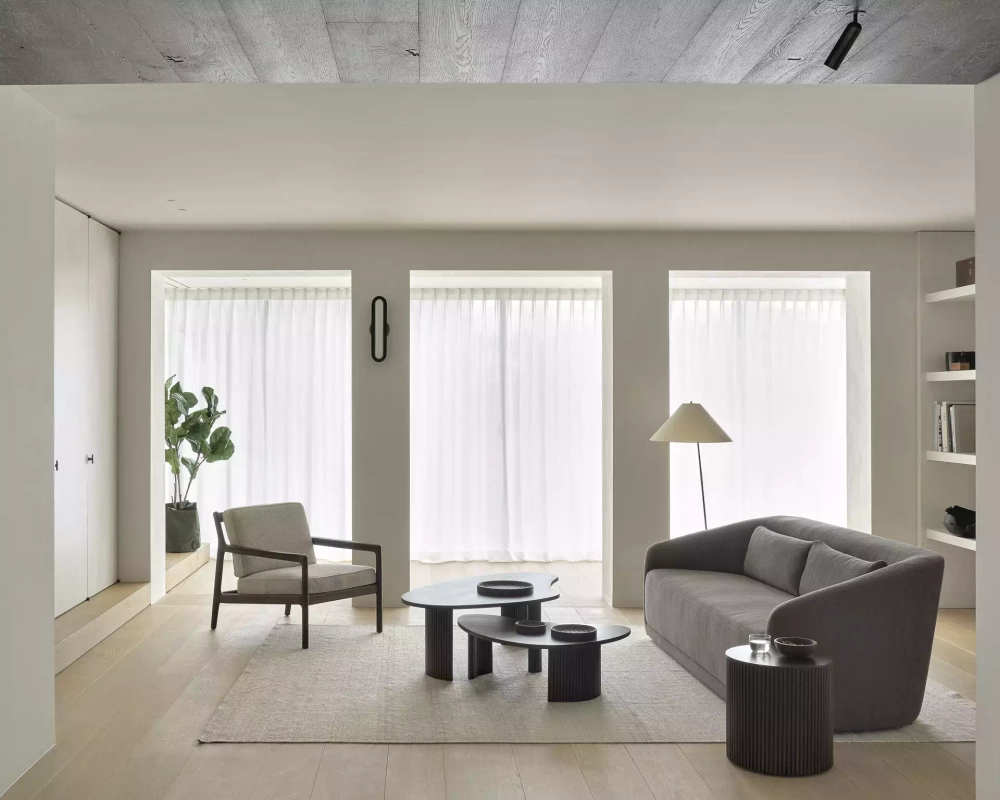 Ethnicraft :: Stolik Mahogany drewniany okrągły czarny wys. 40 cm