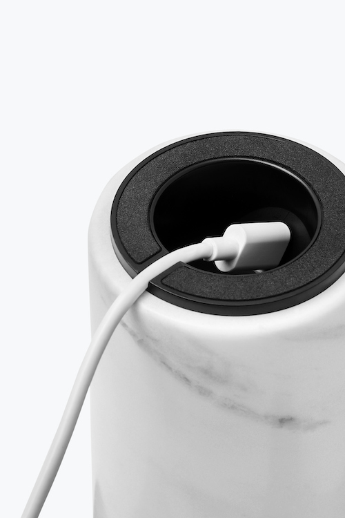 New Works :: Kizu Tischleuchte, tragbar, Marmorfuß, weiß, Höhe 24 cm