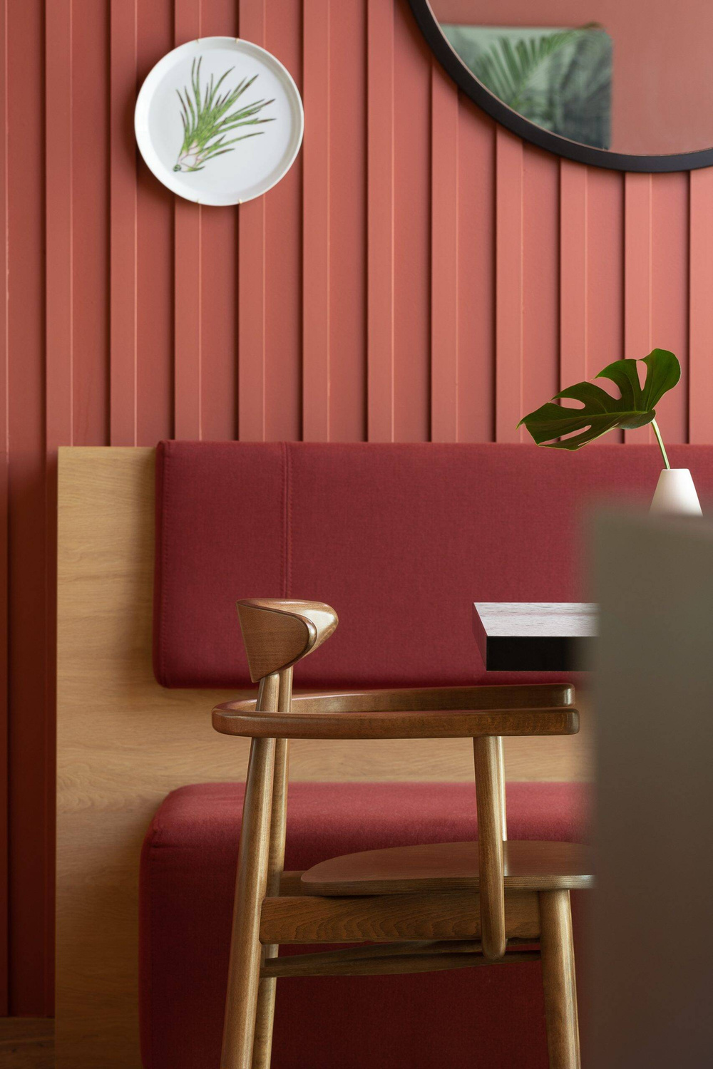 Paged :: Yesterday B-4101 wooden chair with armrests, width 55 cm