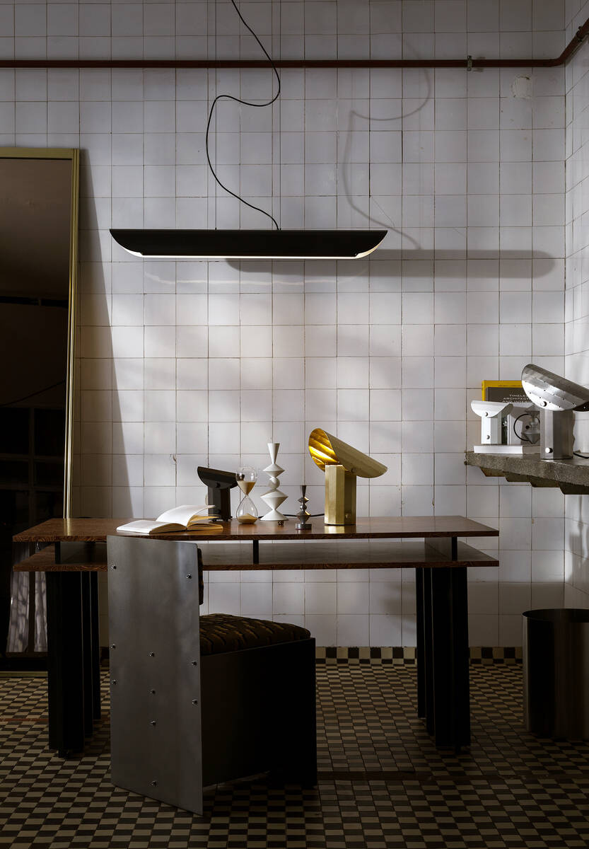 Kaspa :: Apolin linear pendant lamp, width 120 cm, black and white