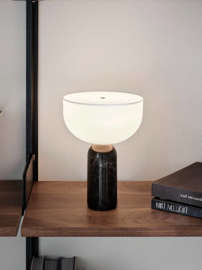 New Works :: Kizu Tischleuchte, tragbar, Marmorfuß, schwarz, Höhe 24 cm