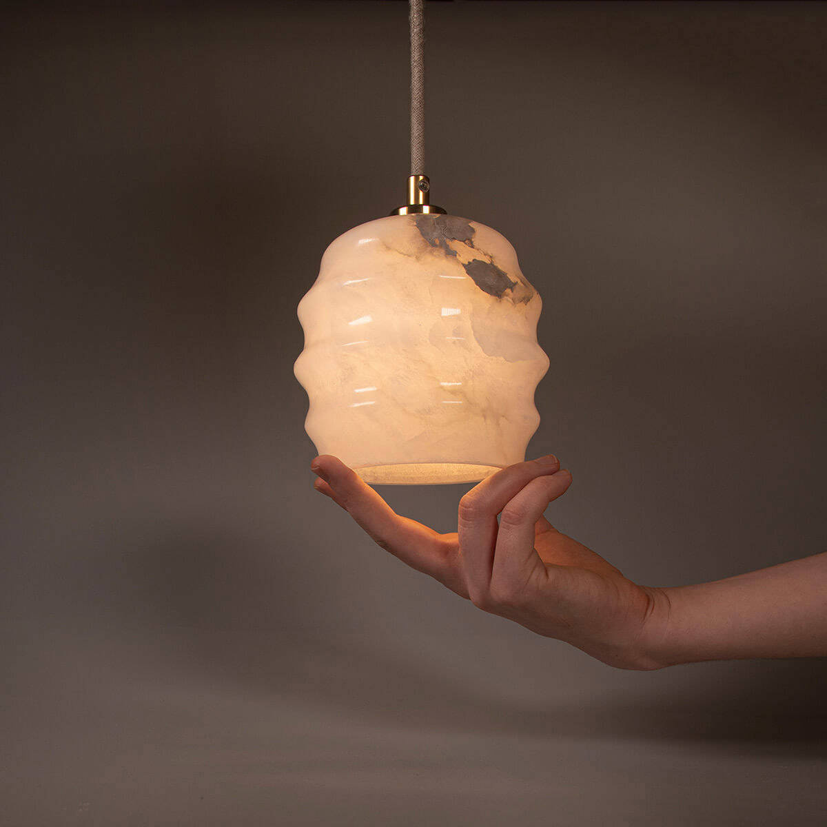 Embassy Interiors :: Kalliope Alabaster Pendelleuchte, Durchmesser 13 cm