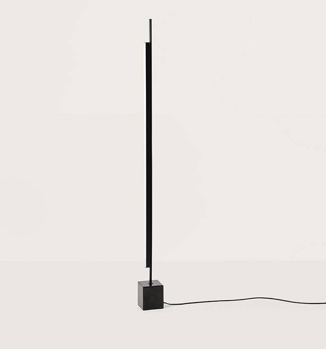 Aromas :: Lampa podłogowa Coln wys. 130 cm czarna podstawa marmurowa 