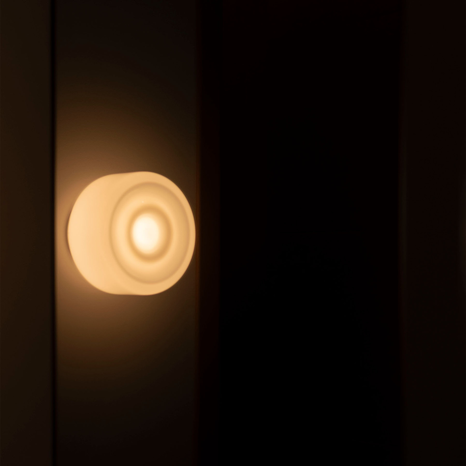 Embassy Interiors :: Atlantic wall/ceiling lamp, dia. 16 cm, opal glass