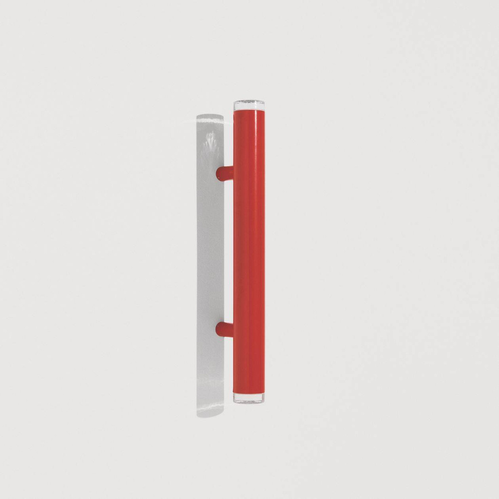 Petite Friture :: Lampa ścienna / Kinkiet Pyl czerwona wys. 75 cm