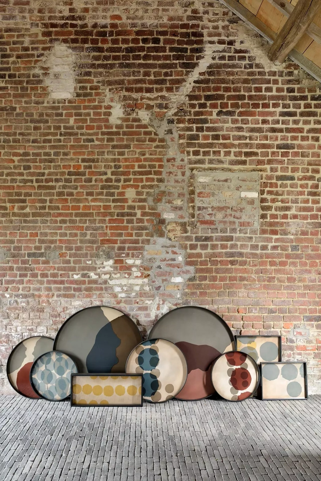 Ethnicraft :: Taca dekoracyjna Overlapping Dots okrągła rozm. L śr. 61 cm