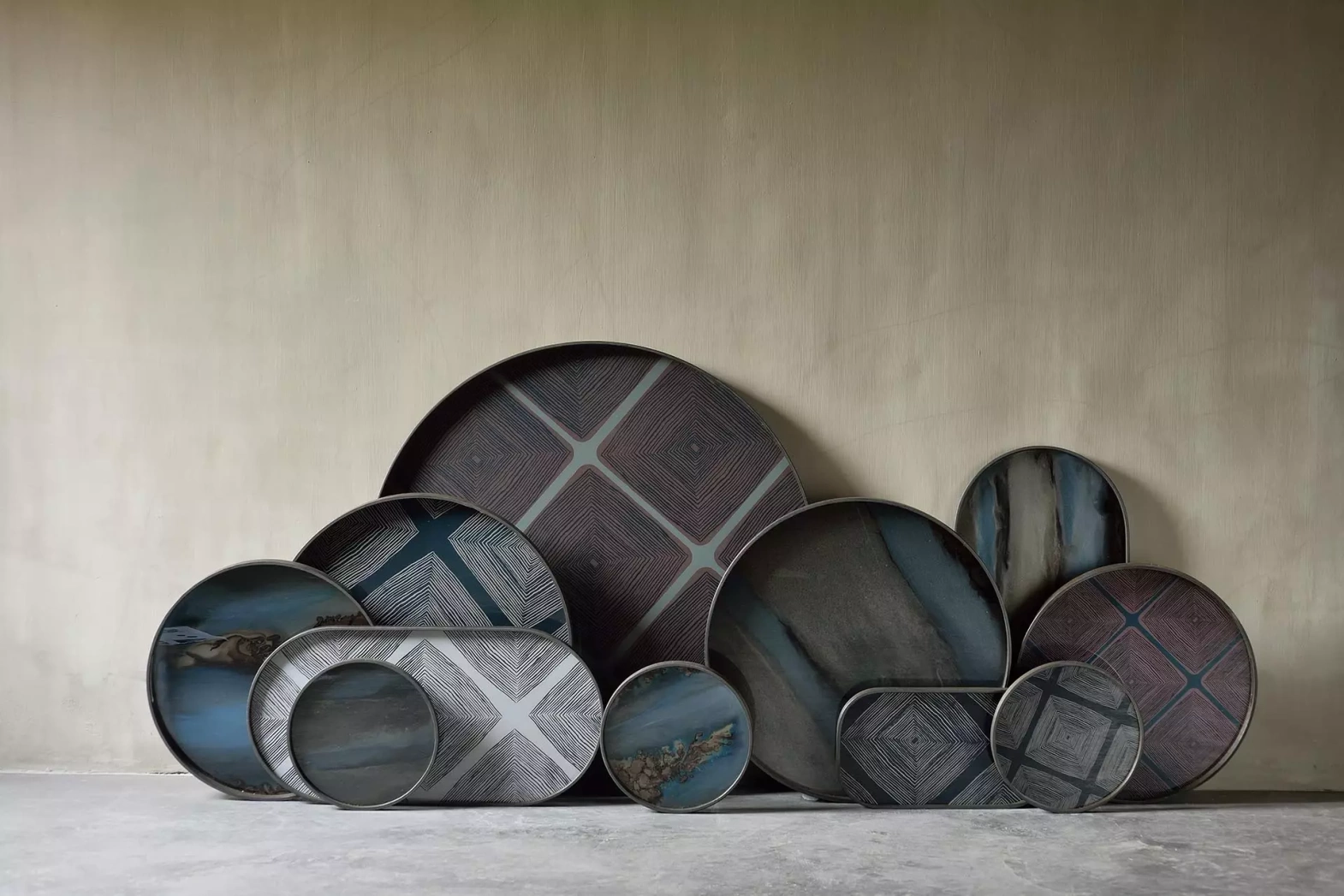 Ethnicraft :: Organic valet tray Slate Round 30 cm