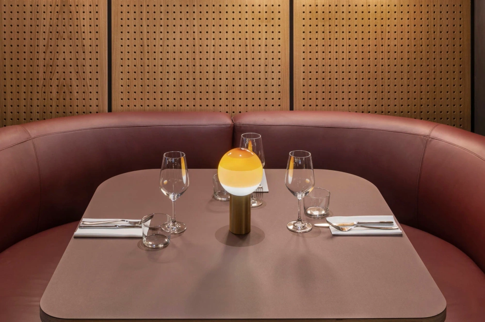 Marset :: Dipping table lamp, height 22.2 cm, amber and brass, wireless