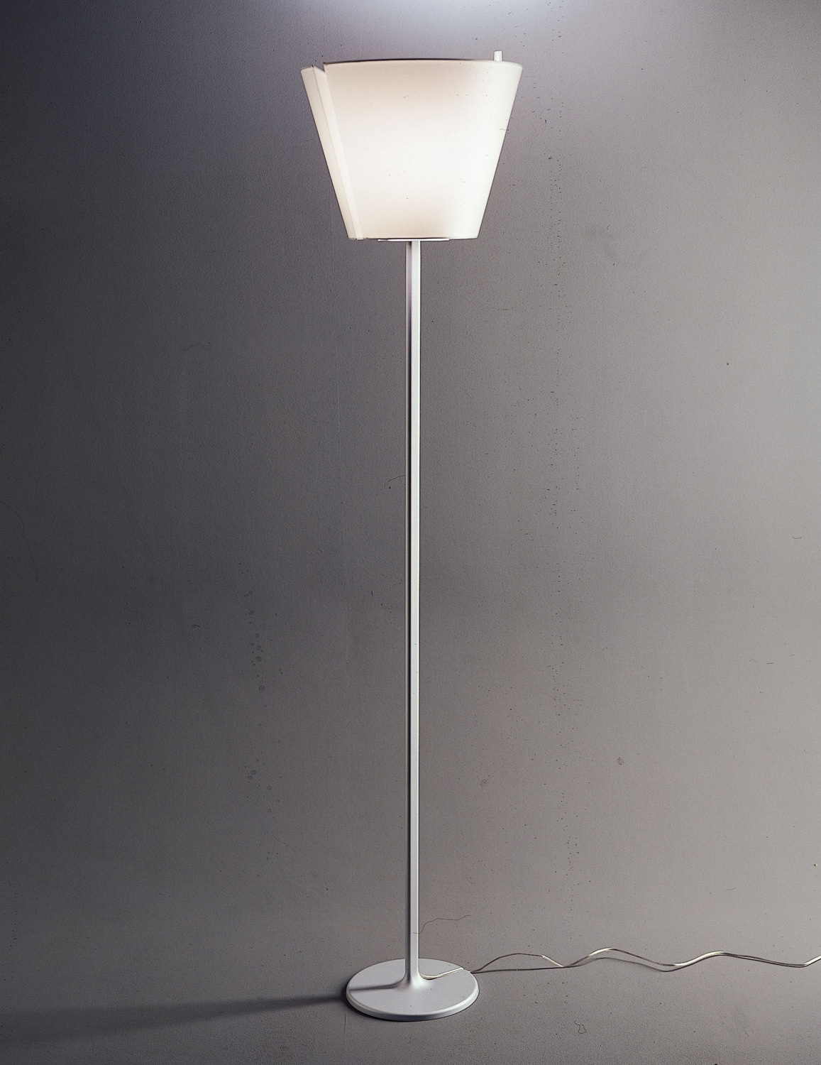 Artemide :: Lampa podłogowa Melampo szara wys. 137 cm