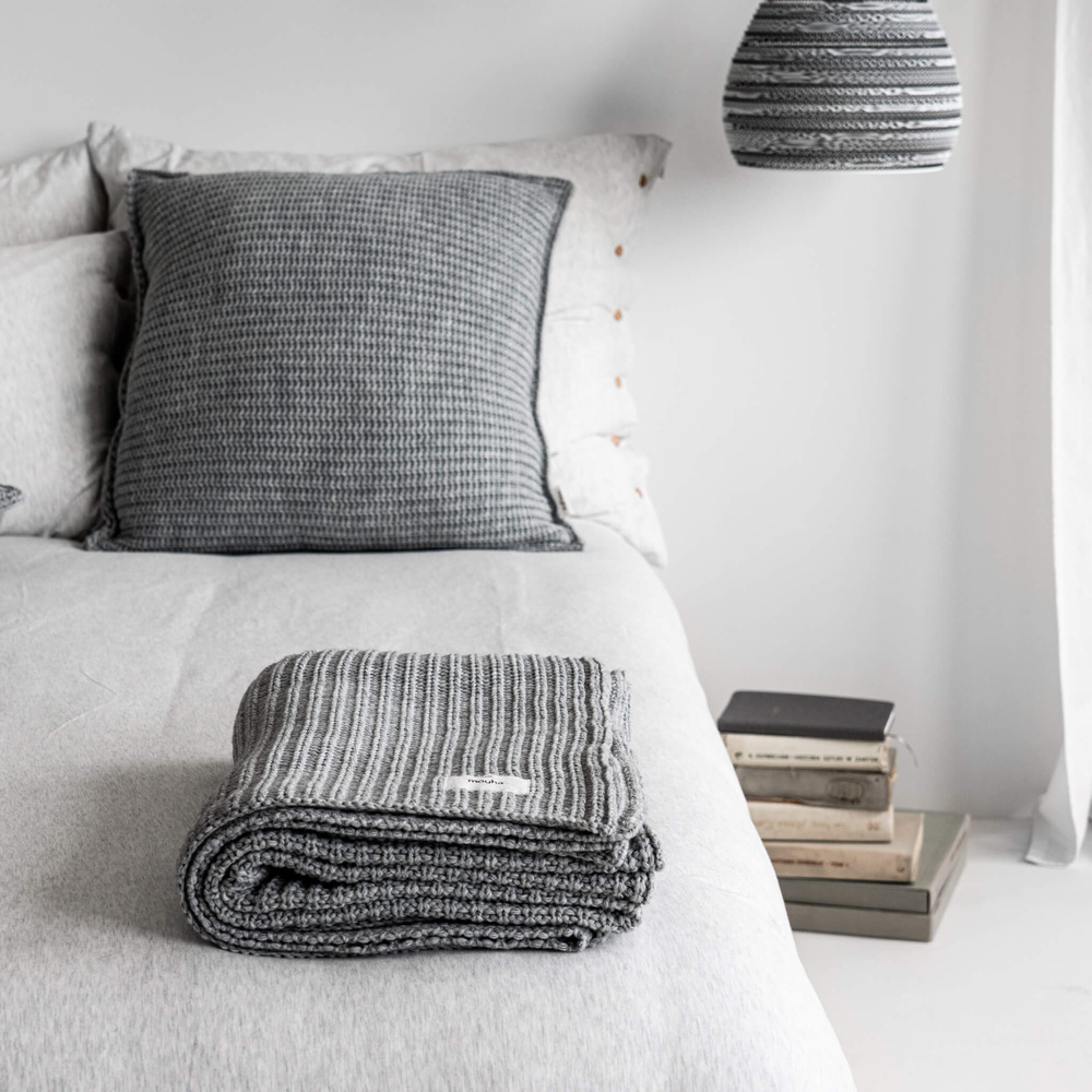 Moyha :: Light gray braided blanket 180 x 130 cm