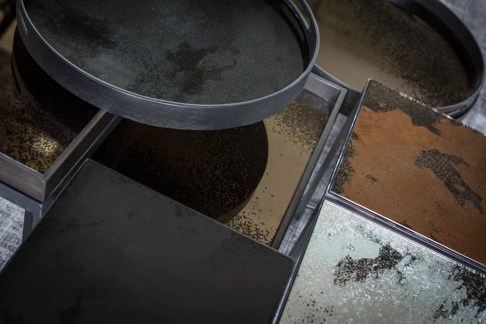 Ethnicraft :: Tablett aus Holz Heavy Aged Größe s anthtracat