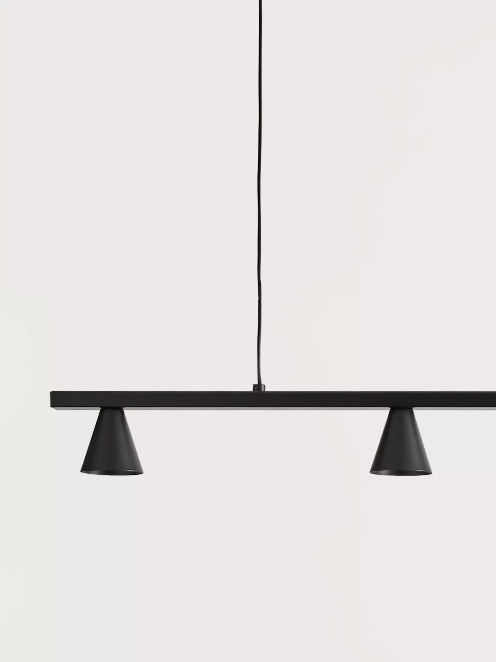 Aromas :: Lampa wisząca Lyb czarna szer. 118 cm