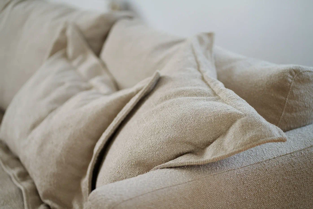 Sits :: Britt upholstered sofa