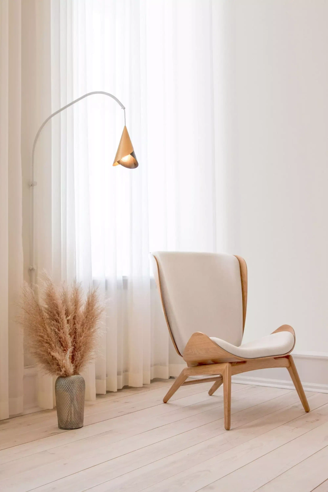 Umage  ::  Fotel tapicerowany Reader szary