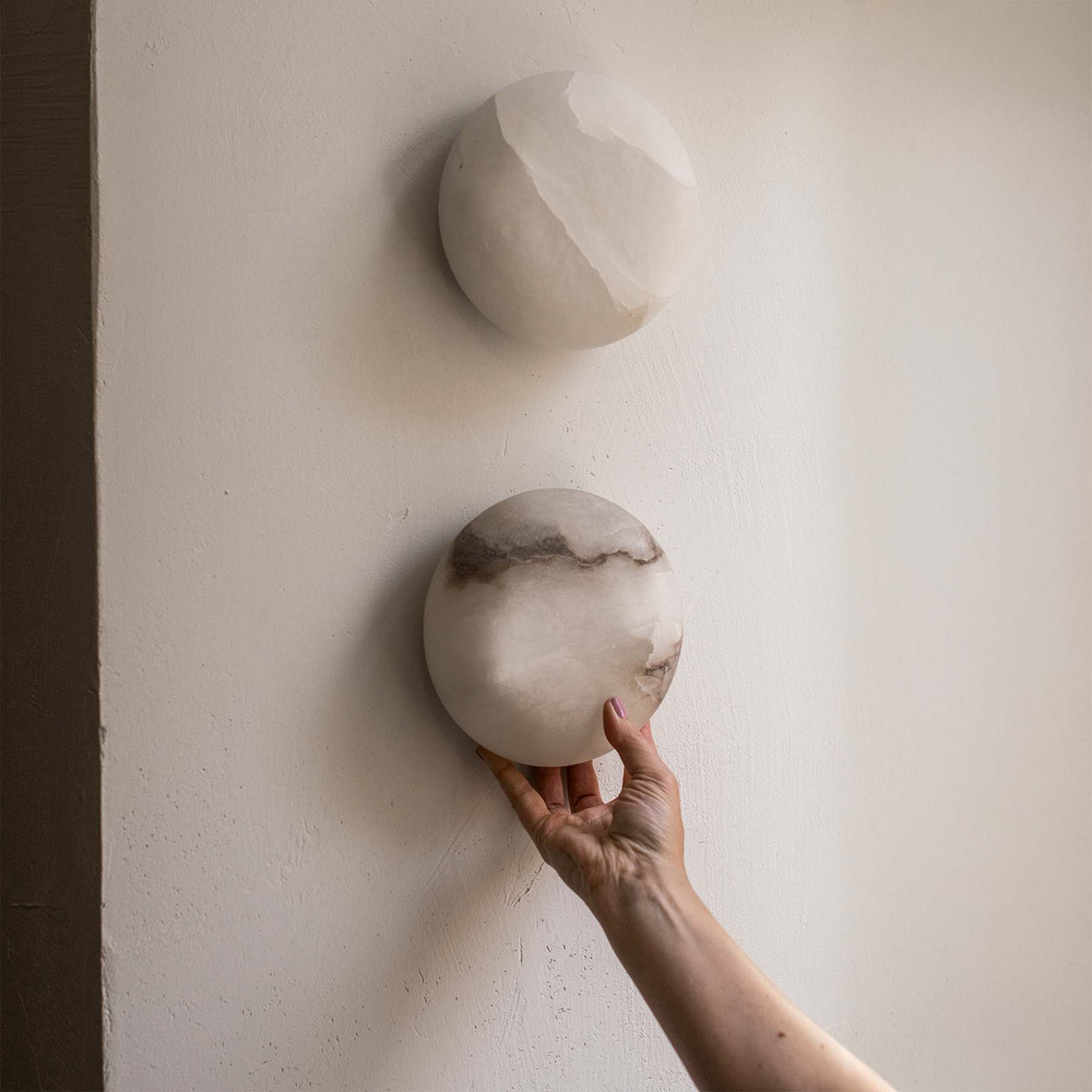 Embassy Interiors :: Lampa ścienna / Kinkiet Alkione alabaster śr. 15 cm biała