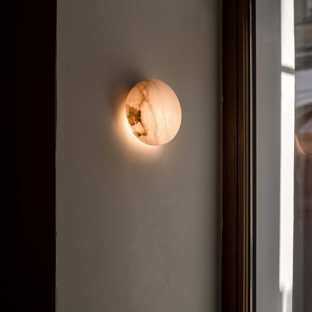 Embassy Interiors :: Lampa ścienna / Kinkiet Alkione alabaster śr. 15 cm wzór