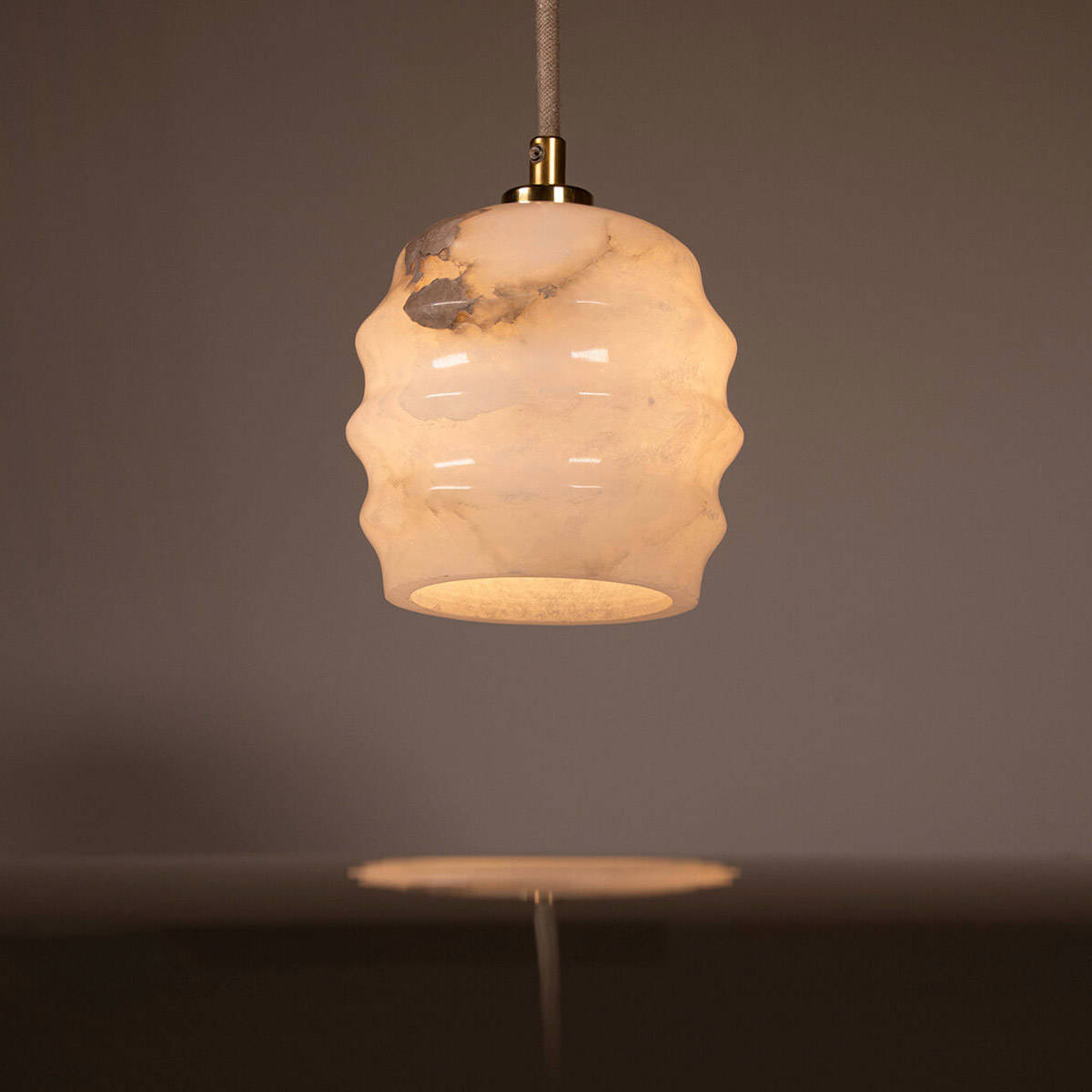 Embassy Interiors :: Kalliope Alabaster Pendelleuchte, Durchmesser 13 cm