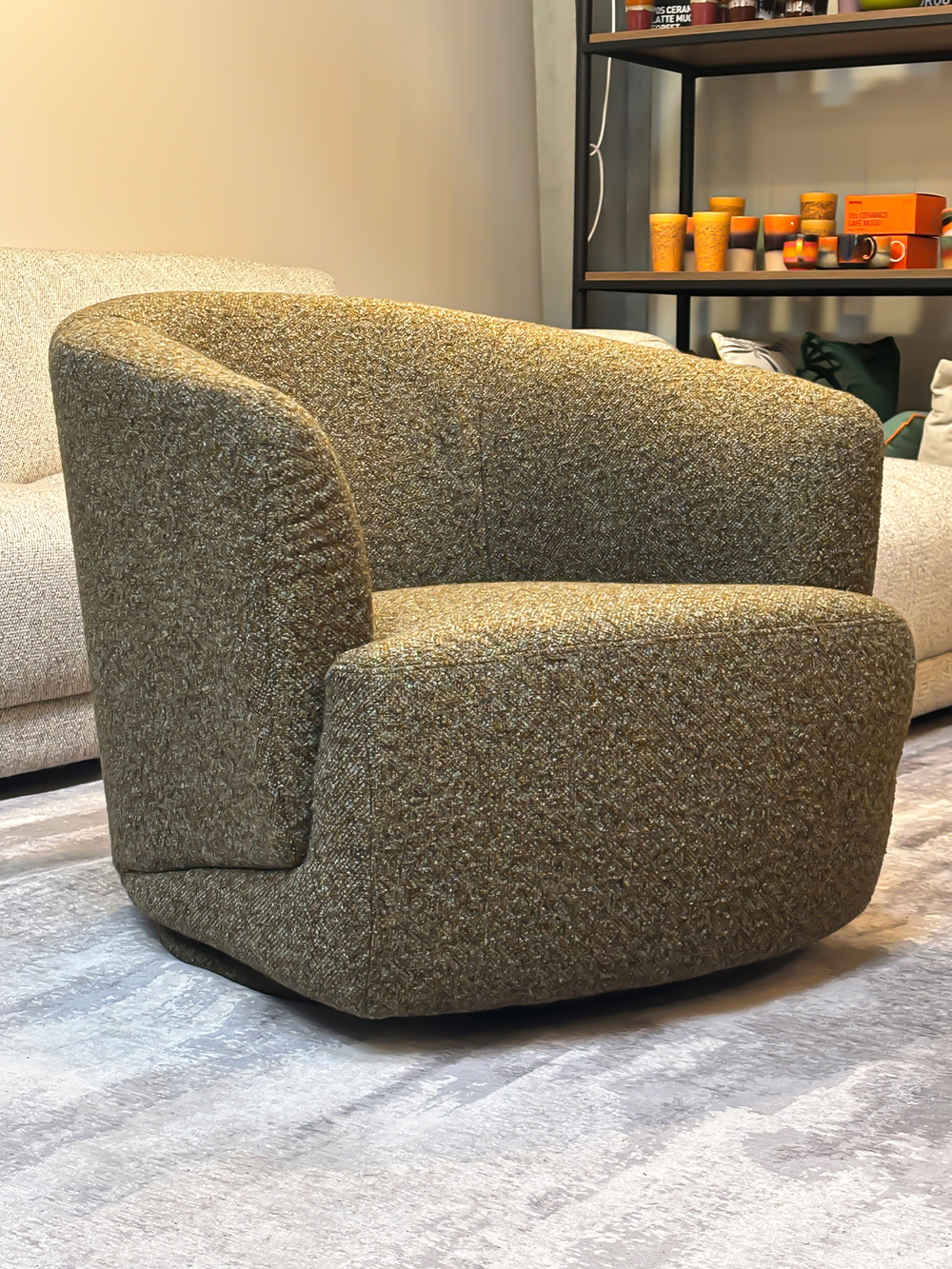 Escapade :: Fotel tapicerowany Ruben obrotowy w zielonej tkaninie Luando