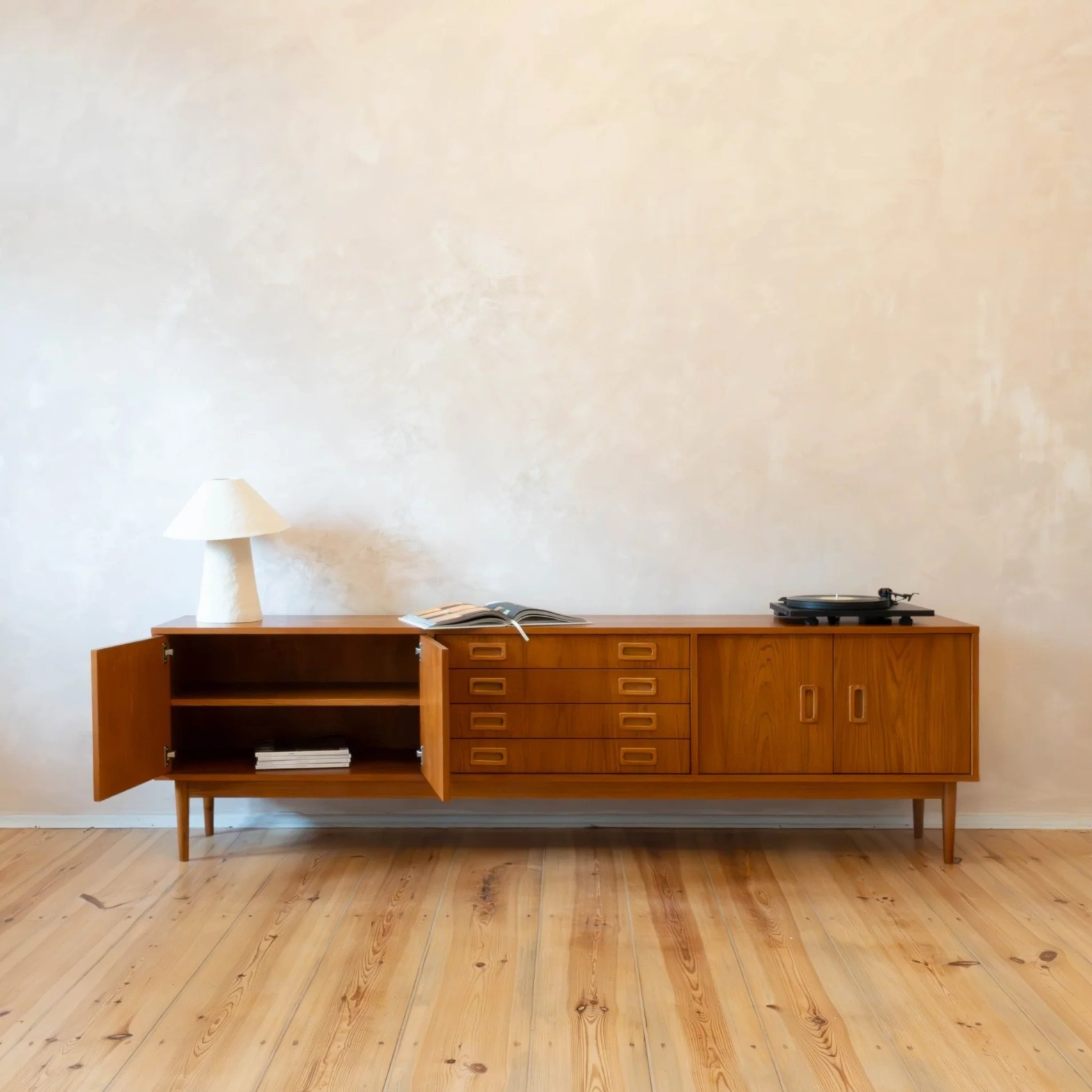 Pastform Furniture :: Drewniana komoda Mid Century rozmiar i kolor do wyboru
