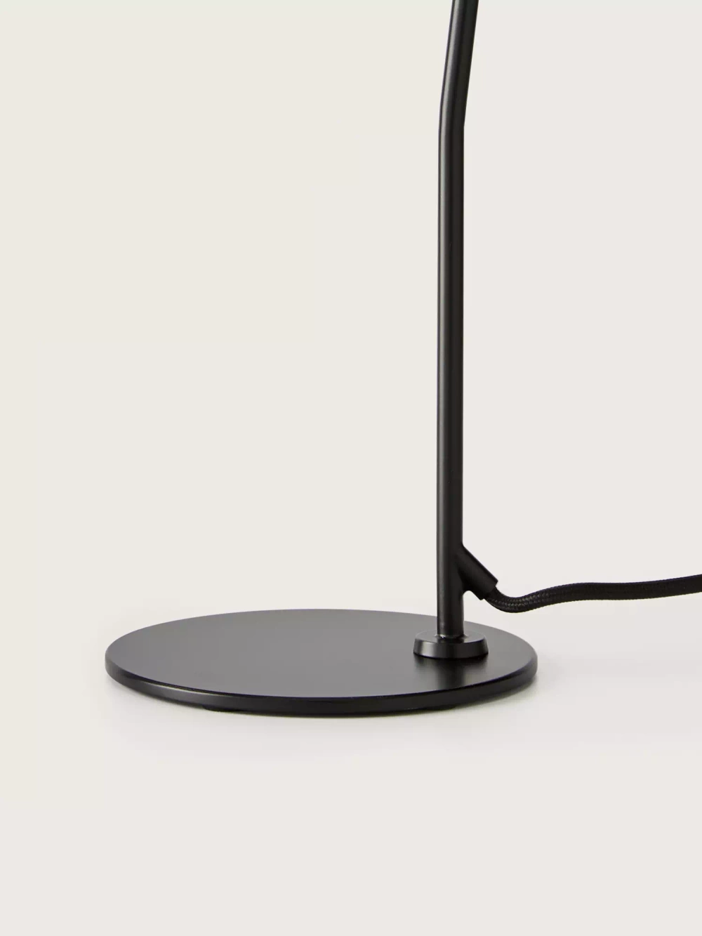 Aromas :: Tischlampe aus Metall Dobi Höhe 47,5 cm schwarz